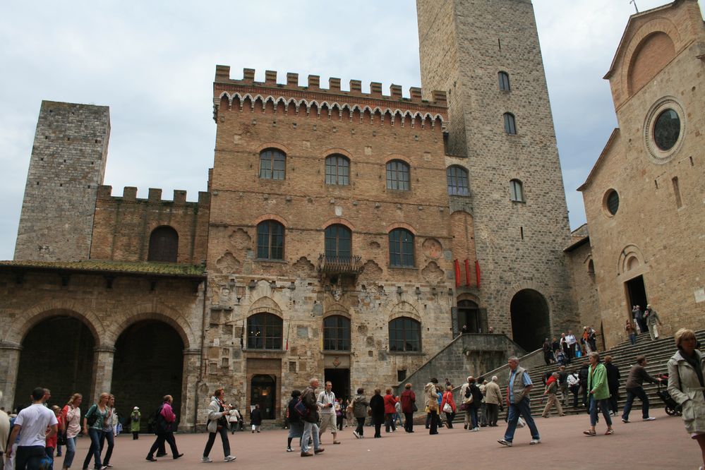 06_Náměstí v San Gimignanu